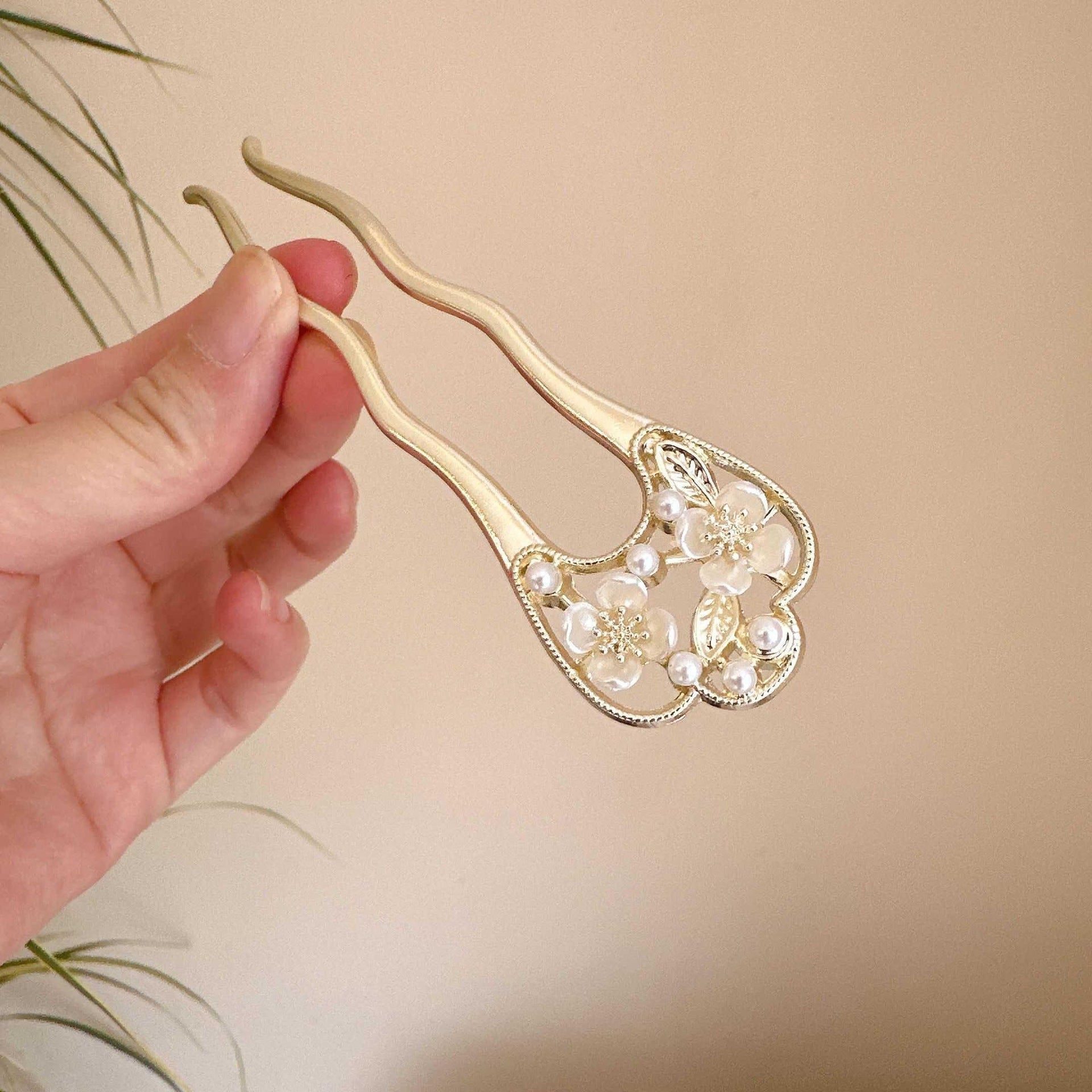 Gold Camellia Beaded U-Shaped Hair Pin
